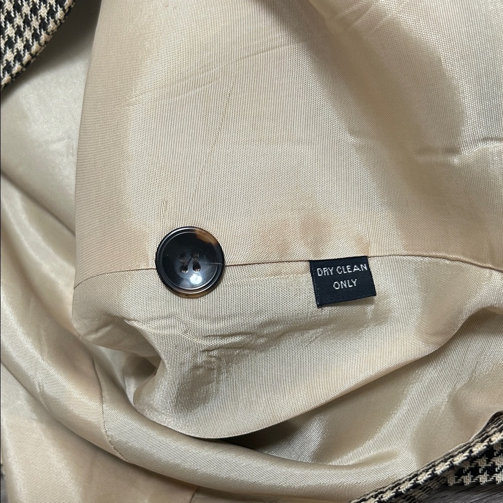 Ellen Tracy Houndstooth Blazer - Picture 4 of 8